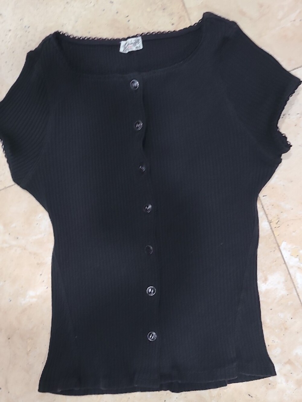 Black Ribbed Button-Front Short Sleeve Top - Picture 4 of 7